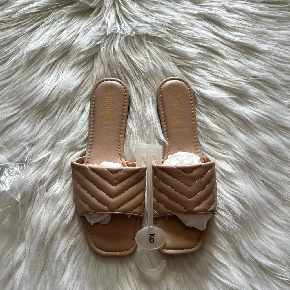 Rouge Womenswear (Tan)